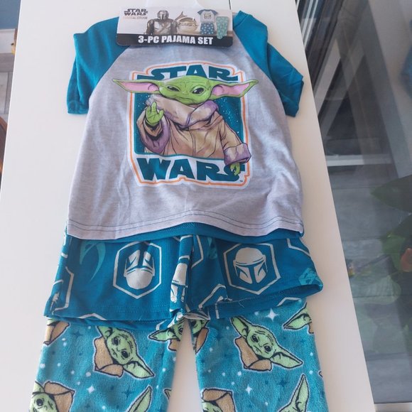 3/45 Disney's Star Wars Mandalorian Short Sleeve 3 Piece Pajama Set